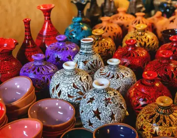 Detailed pottery painting in Avanos