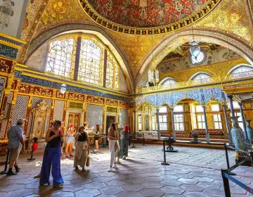 Istanbul Old City tour with historic streets of Sultanahmet