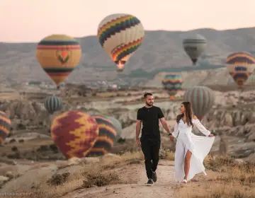 Wedding couple posing in Cappadocia landscape with balloons