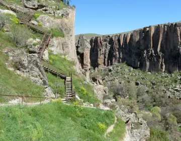 Camminata nel canyon di Ihlara Valley nel Tour Verde della Cappadocia