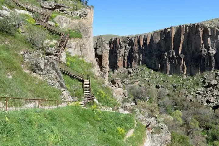 Camminata nel canyon di Ihlara Valley nel Tour Verde della Cappadocia