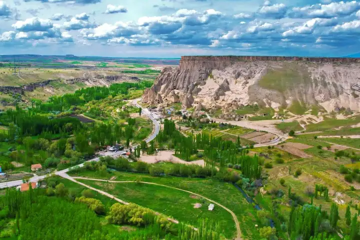 Camminata nel canyon di Ihlara Valley nel Tour Verde della Cappadocia