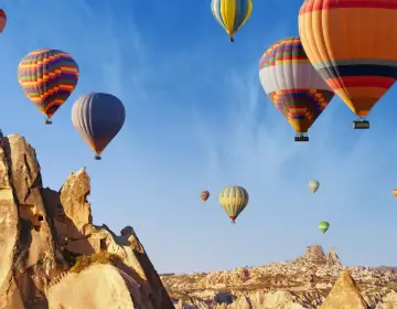 Family viewpoint watching sunrise hot air balloons